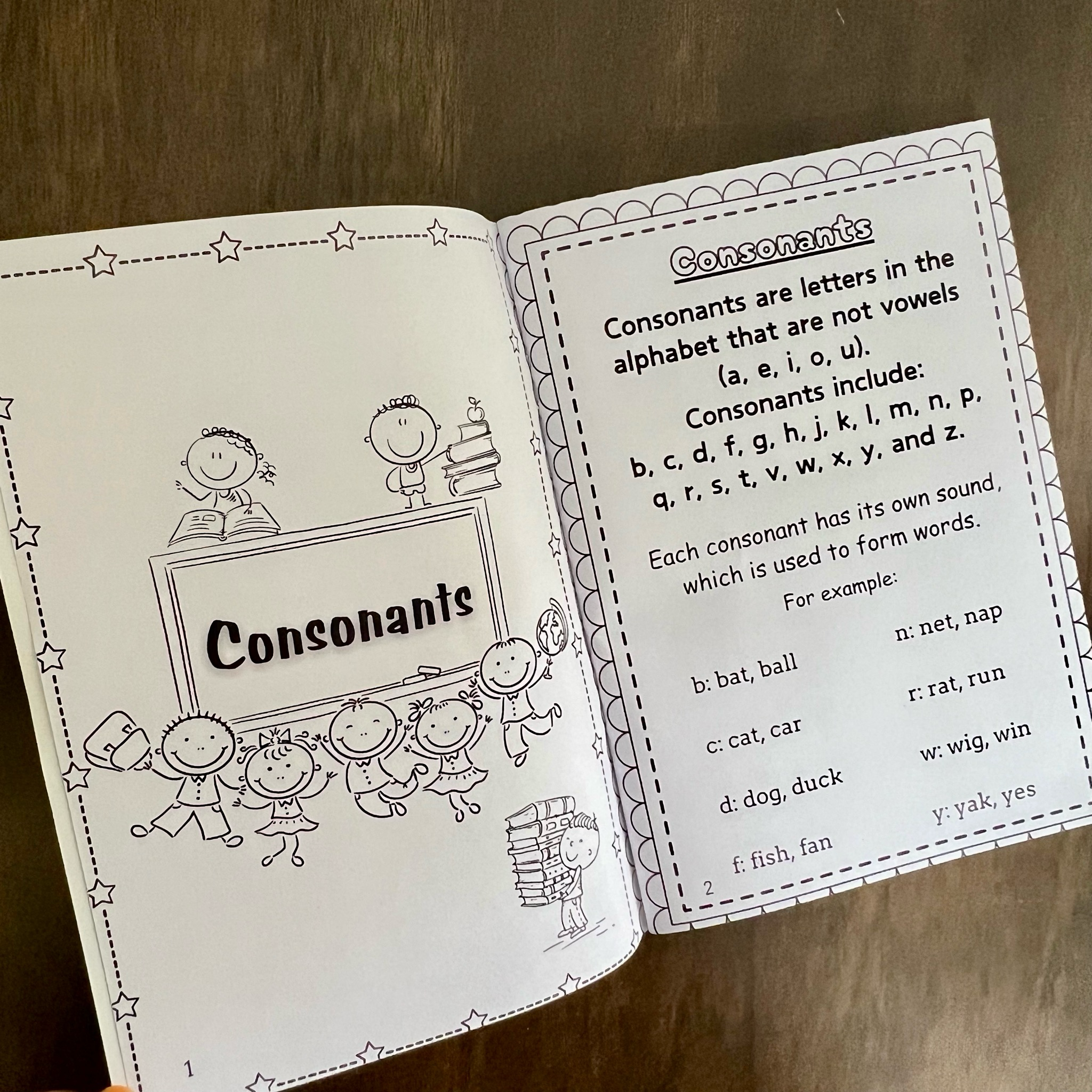 Phonics Funhouse - A Reading book to master phonics .Suitable for 3-6 years