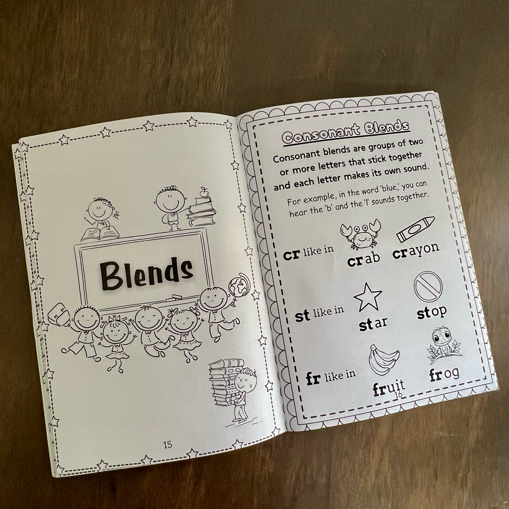 Phonics Funhouse - A Reading book to master phonics .Suitable for 3-6 years